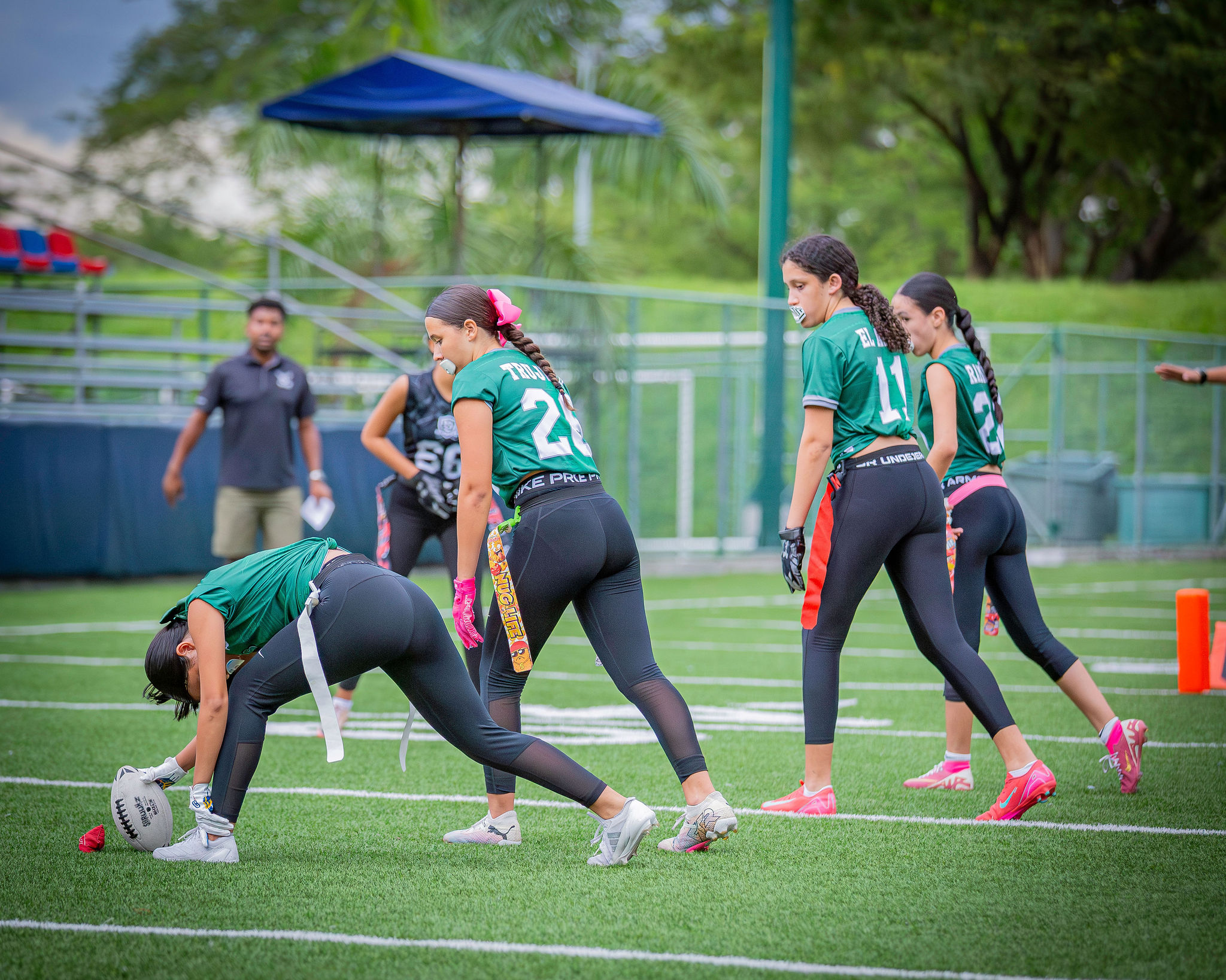 Acción en partido de flag football